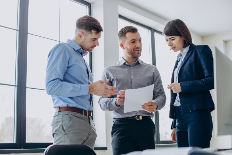 groupe de personnes au travail